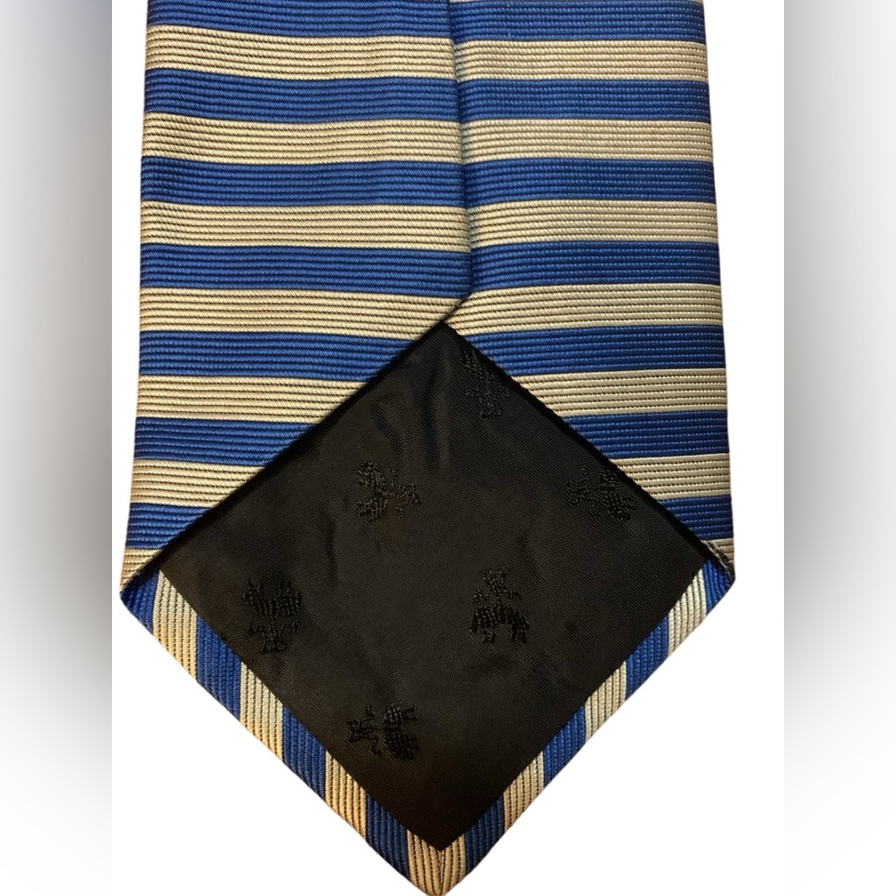 Brooks Brothers 100% silk tie. Palest Ivory & blue horizontal stripes. EUC - Picture 2 of 5
